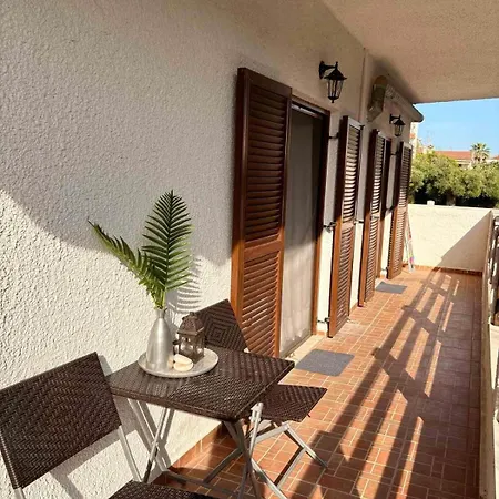 Vakantiehuis Summer Sanctuary -180m From The Sea In The Center